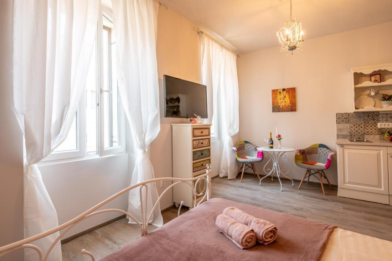 Old City Romantic Studios 4 With Free Private Parking Póla Kültér fotó